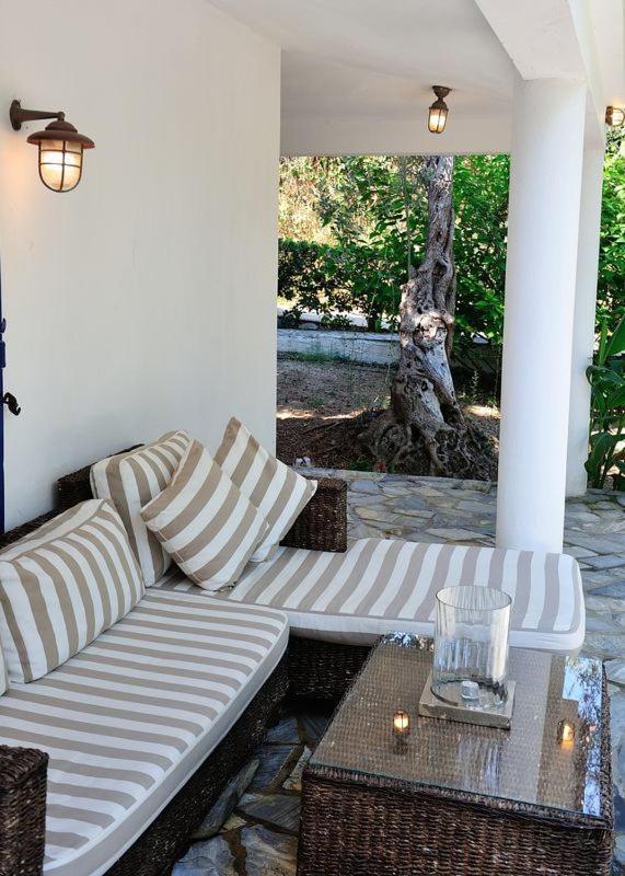 Villa Ftelia Skiathos Town Exterior photo